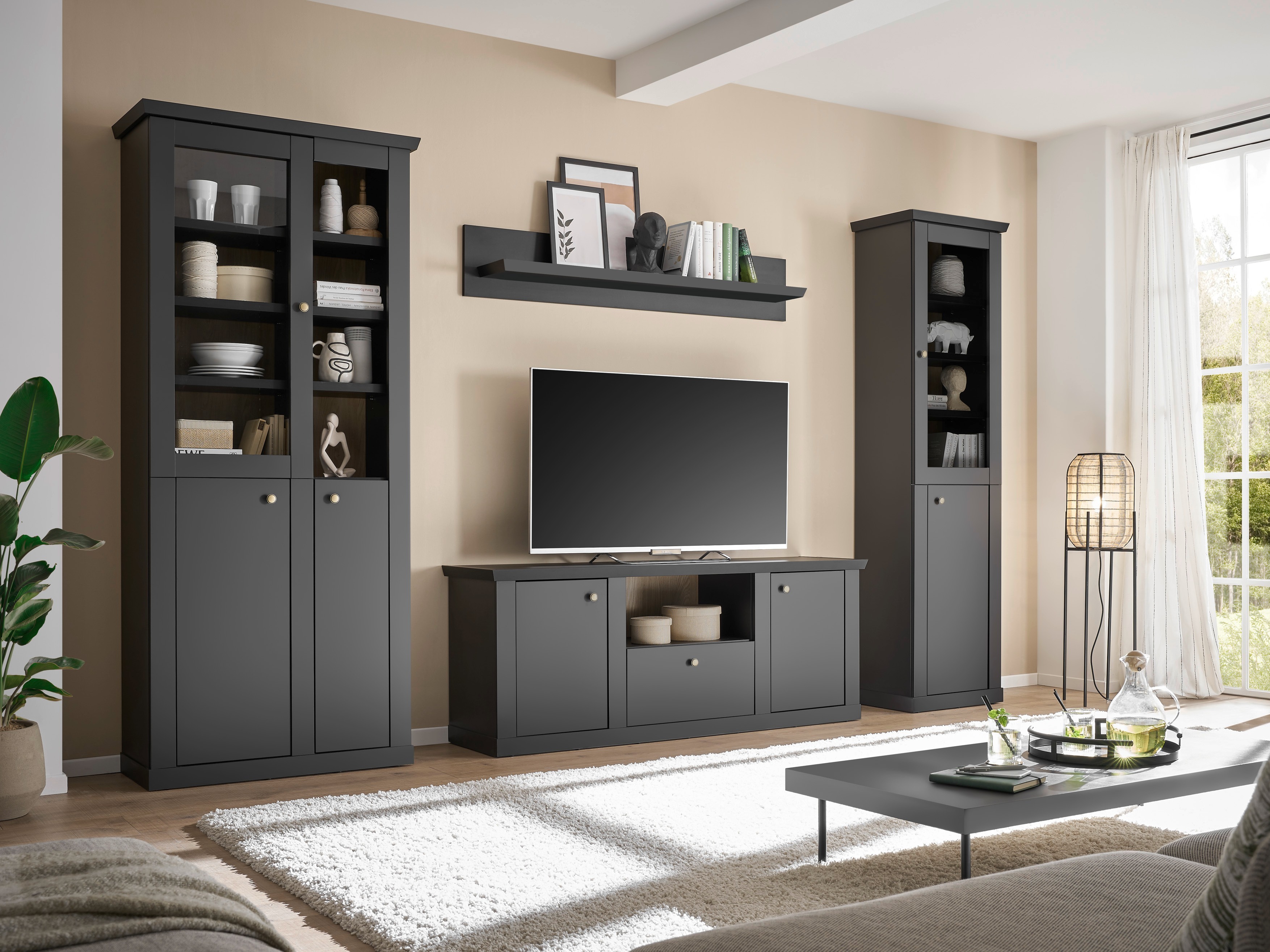 Coleção de mobiliário Lirsero