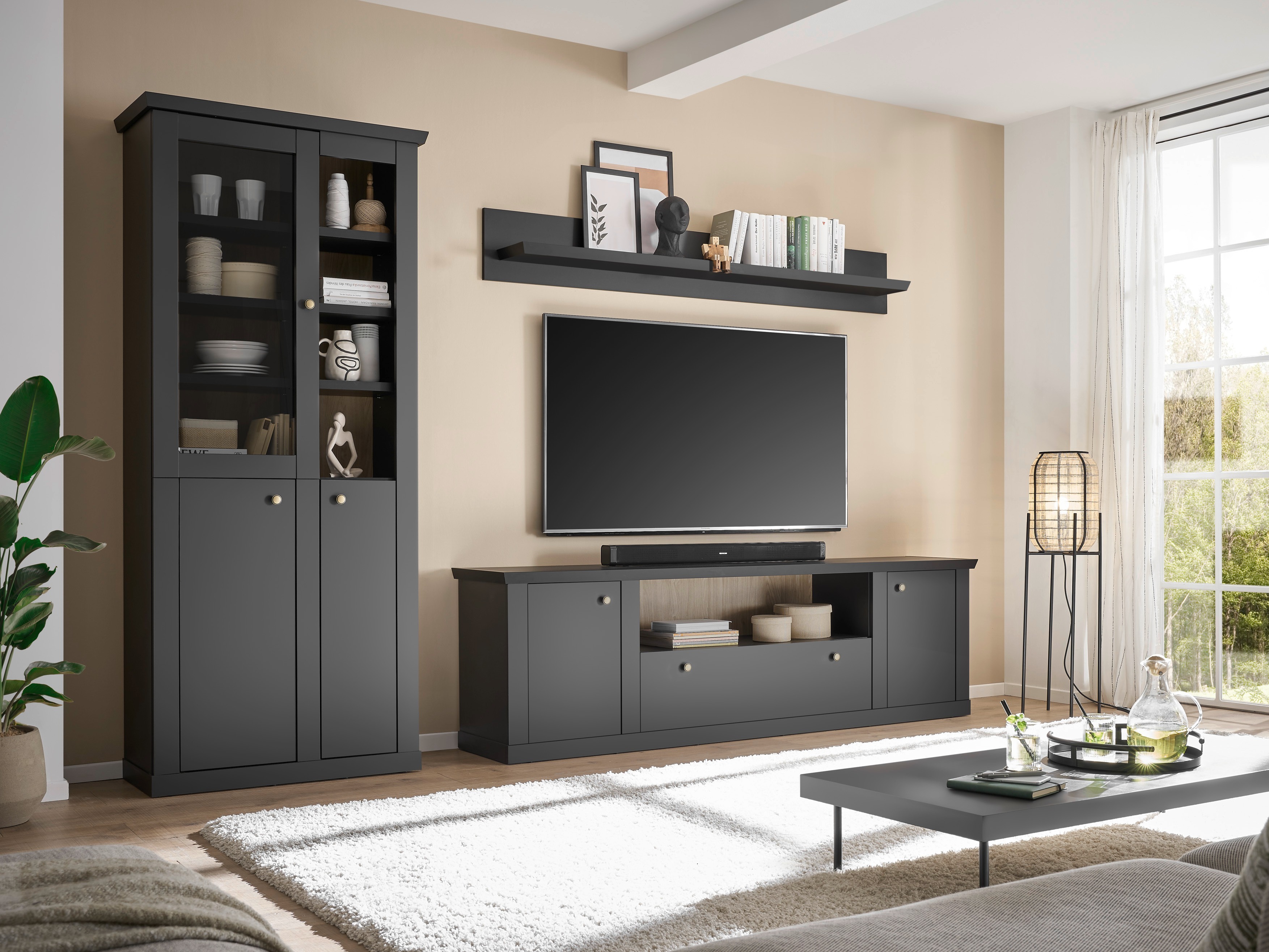 Coleção de mobiliário Lirsero