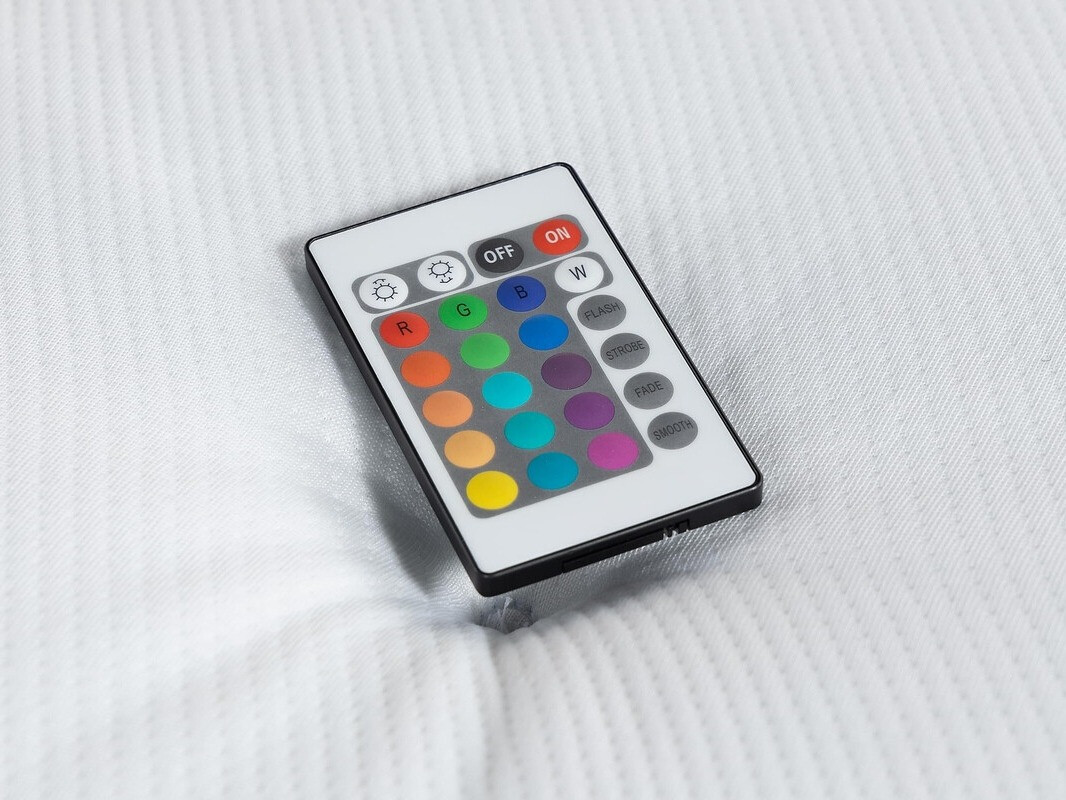 Cama continental Seattle 137 (Preto)