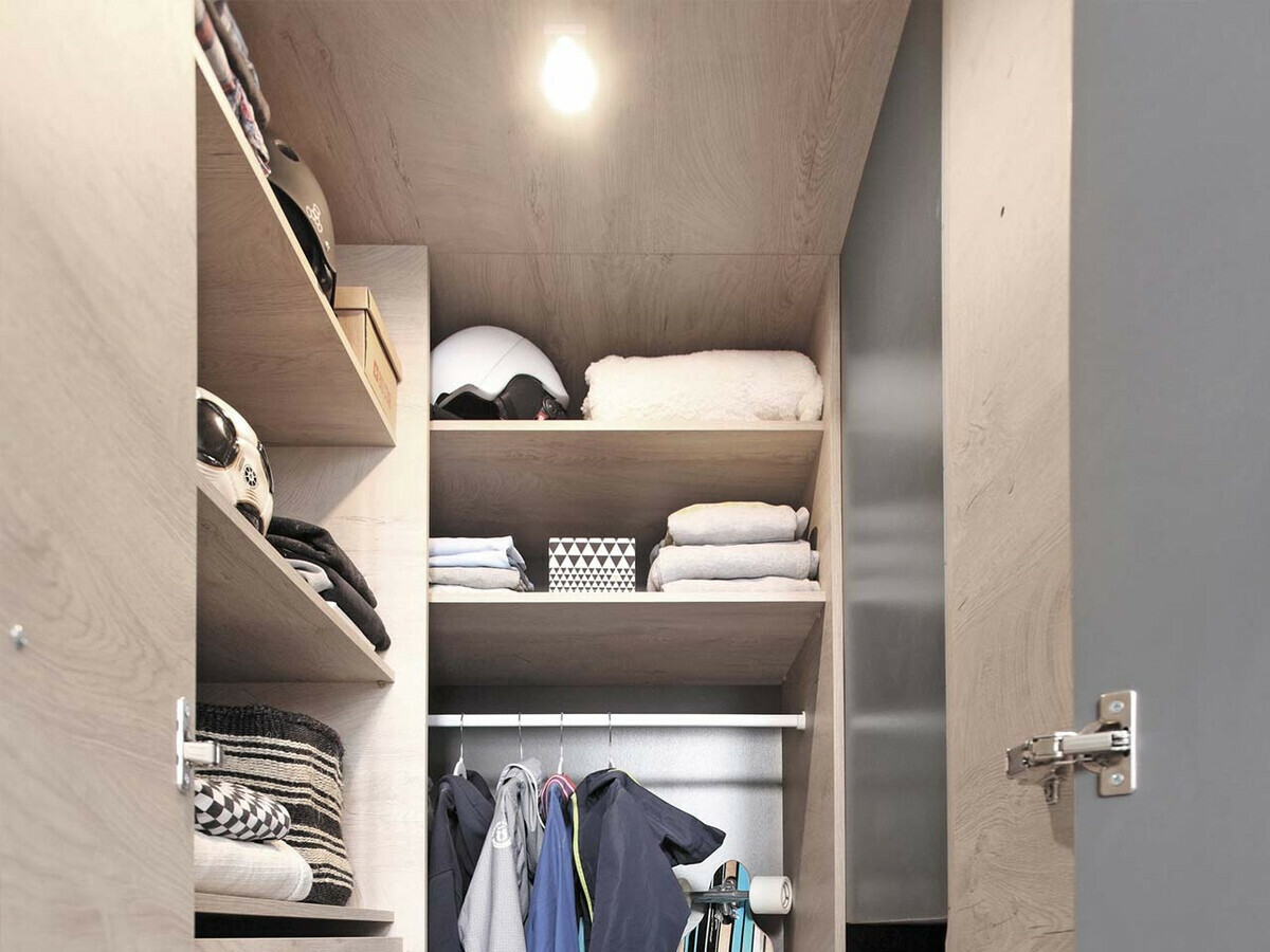 Roupeiro de canto Omaha M101