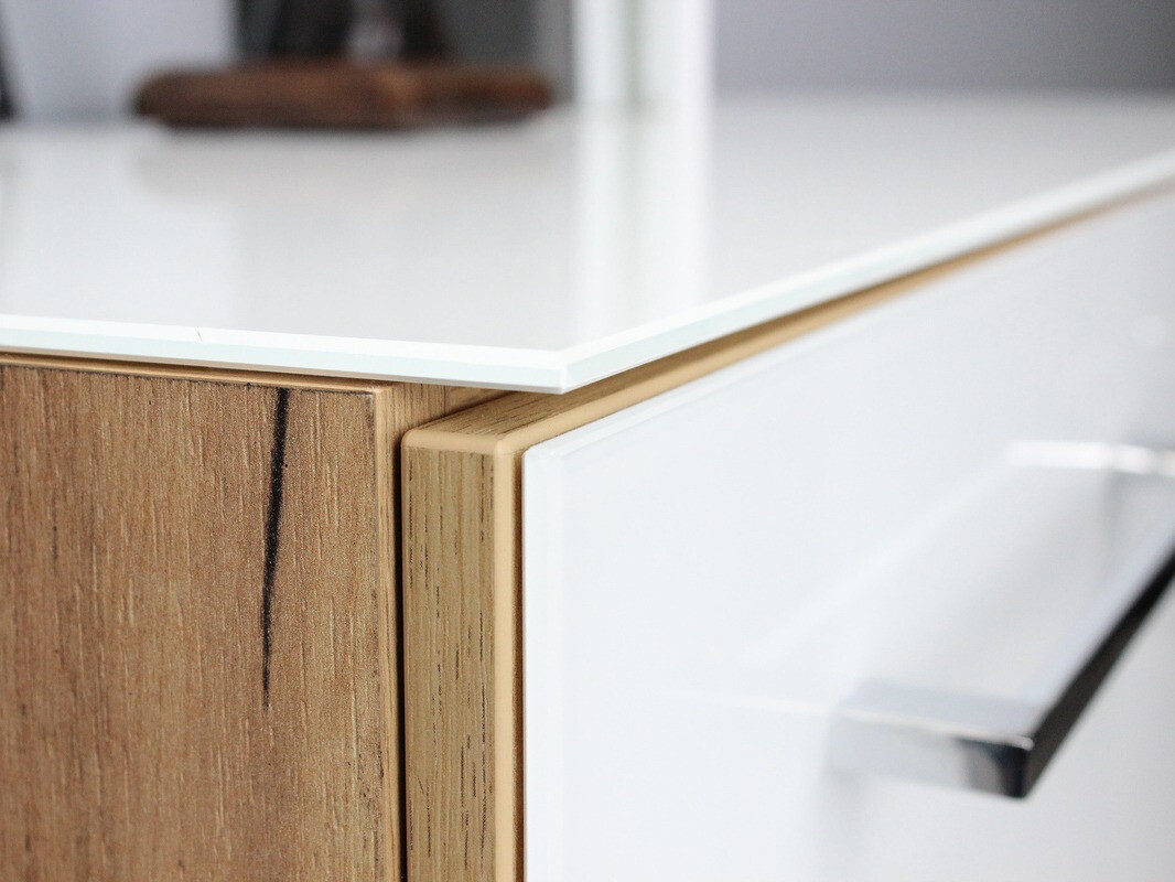 Estante Catcamu 104 (Branco brilhante + Navarra carvalho)