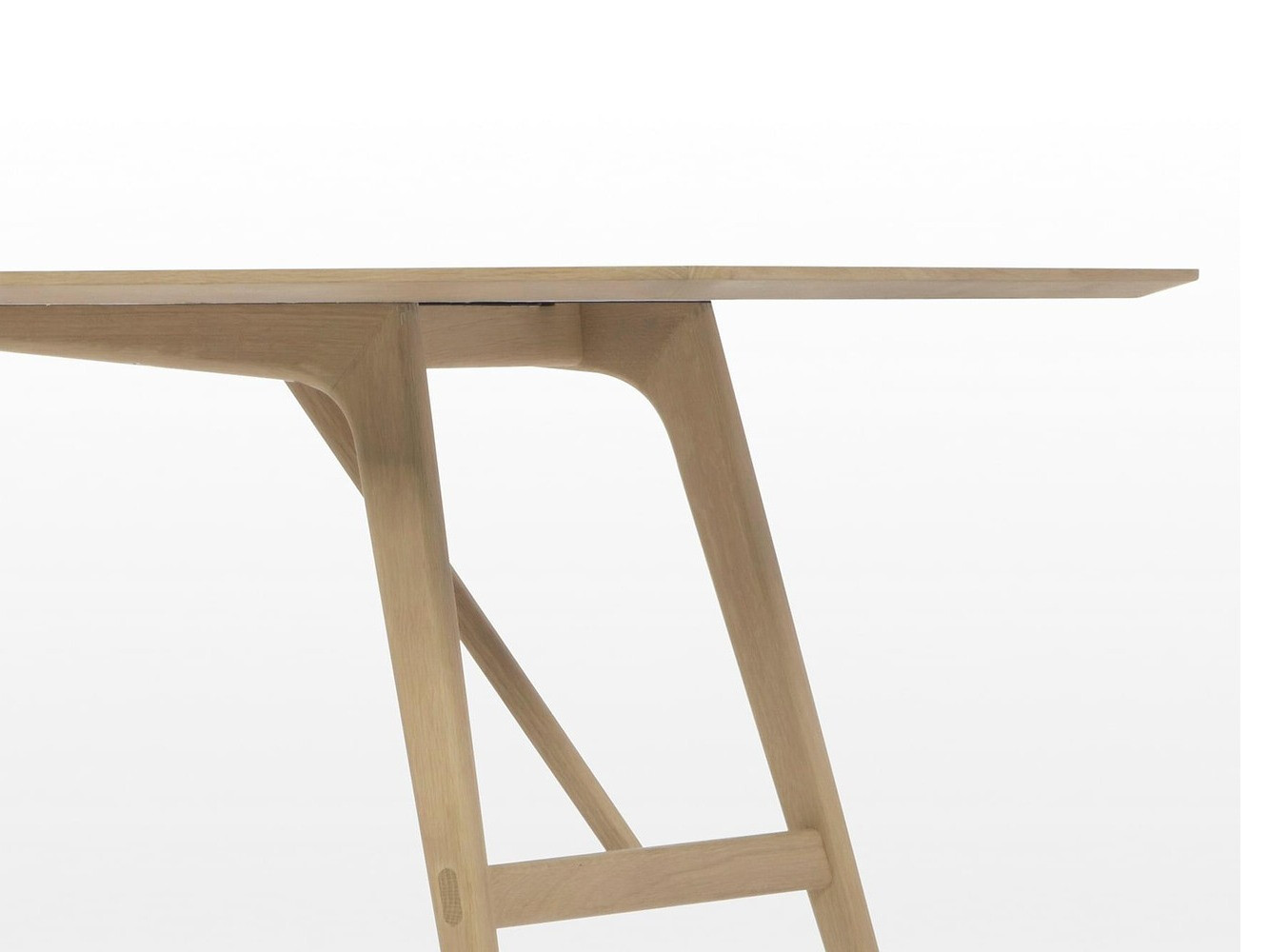 Mesa Albelu 103 (Carvalho)