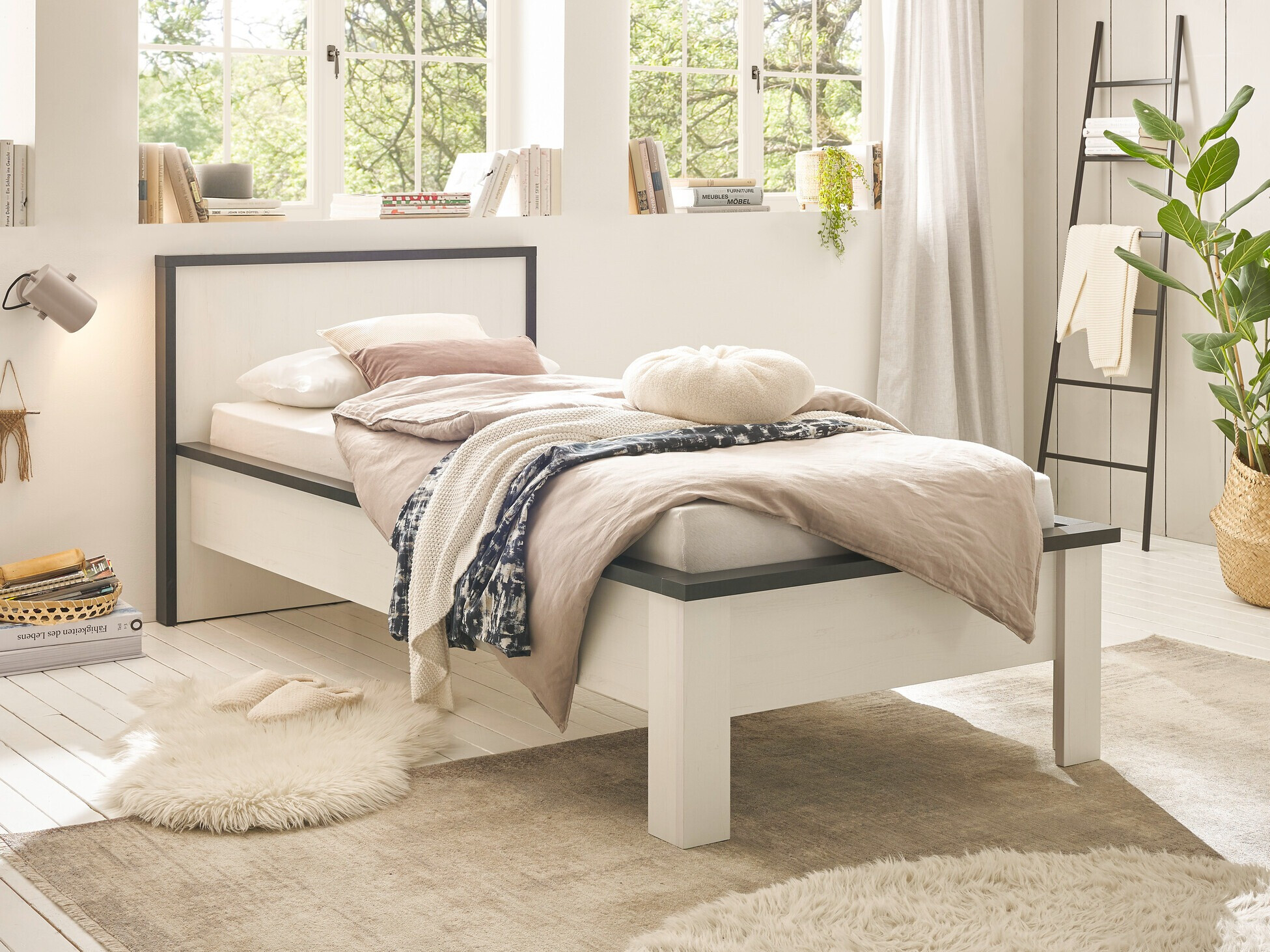 Cama Cirtale 109 (Pinheiro branqueado + Antracite)