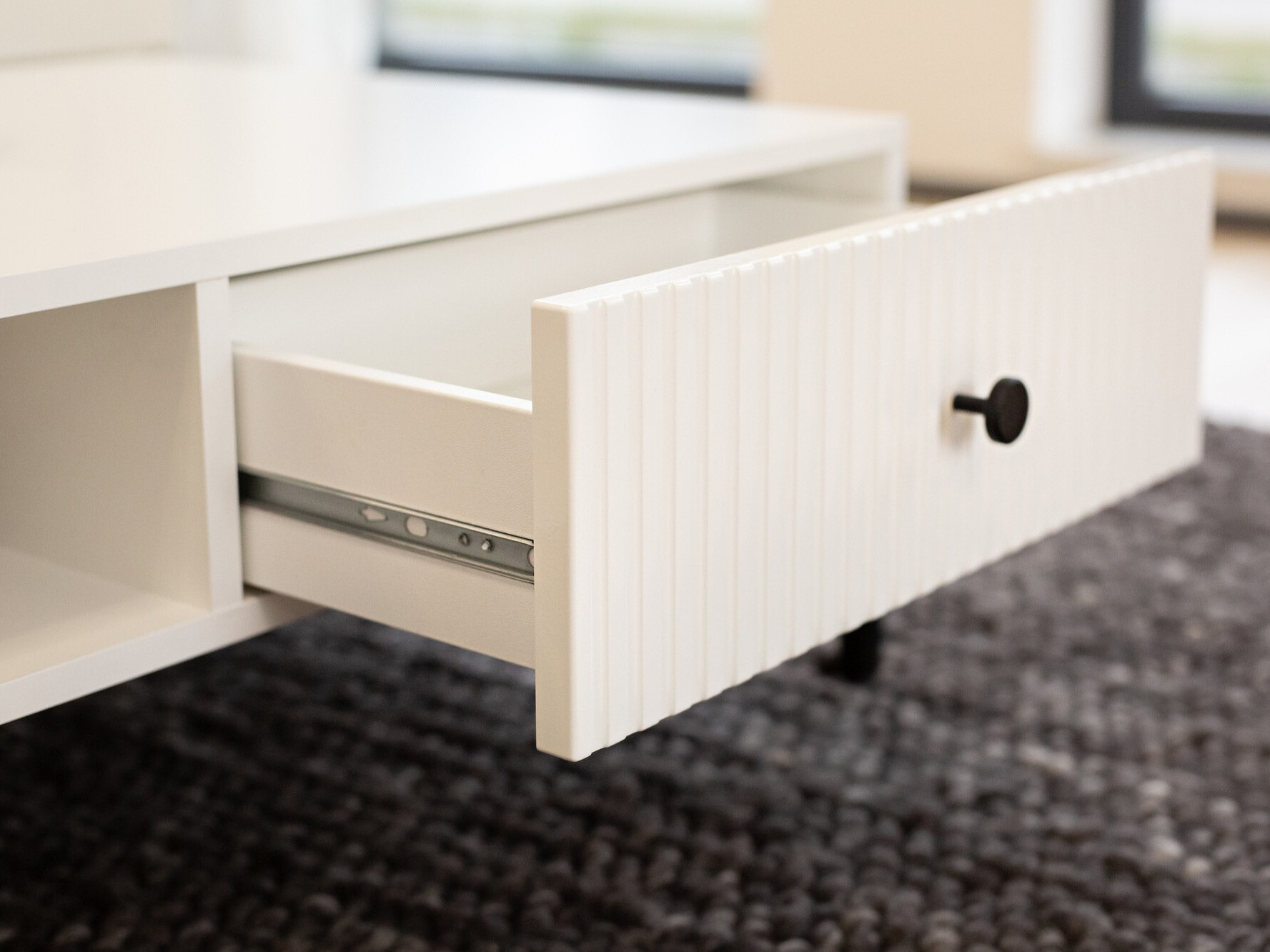 Mesa para revistas Etliva 103 (Branco + Preto)